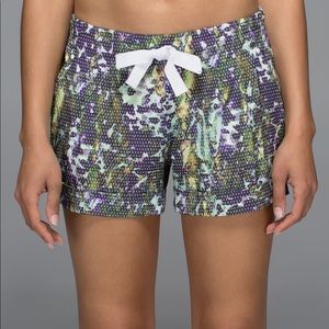 Lululemon spring break away shorts